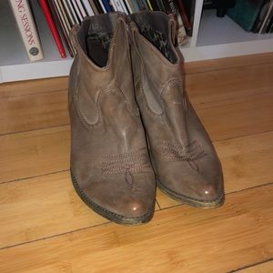 Very Volatile Ankle Cowboy boots